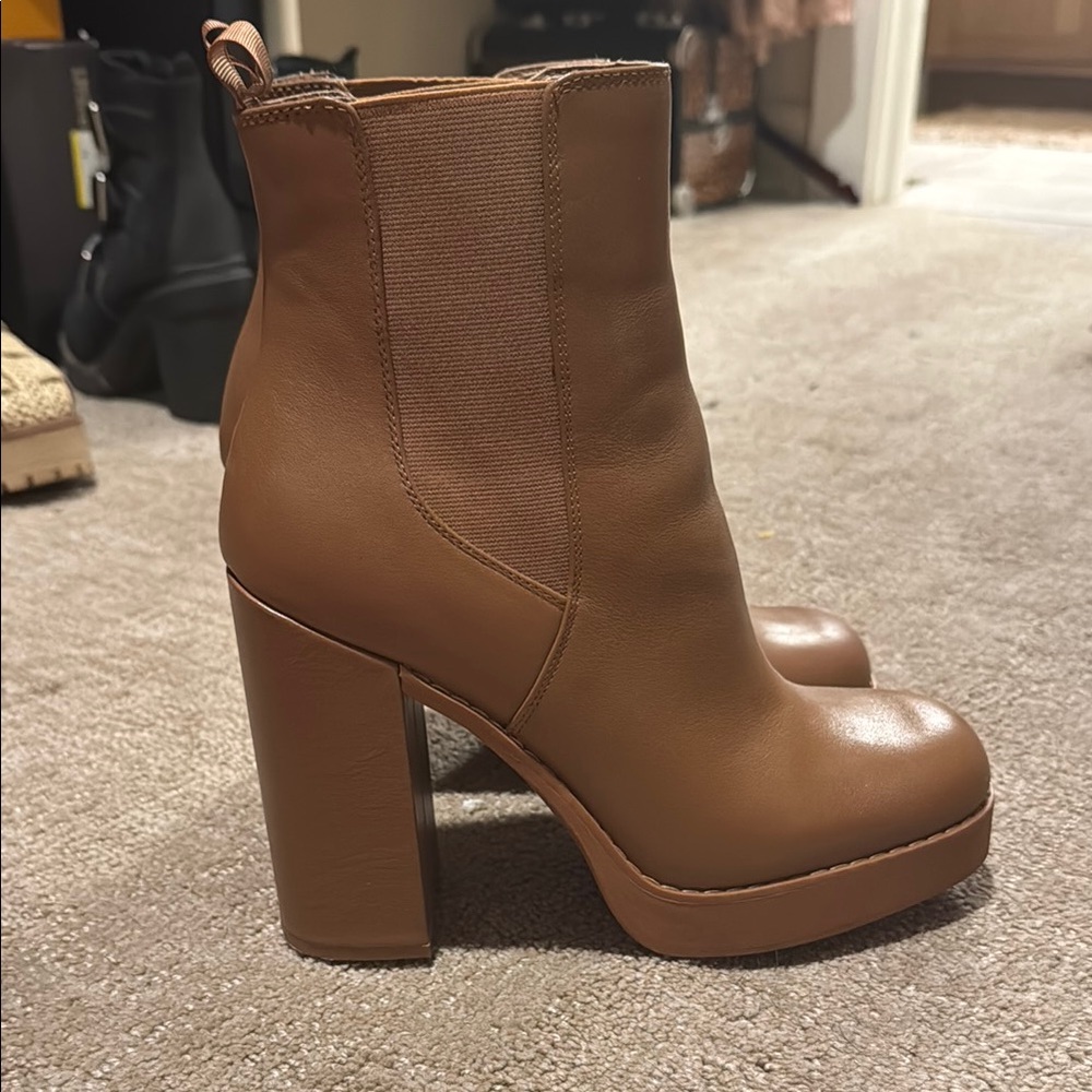 Steve Madden Tan Heeled Boots with Block Heel and Elastic Panels